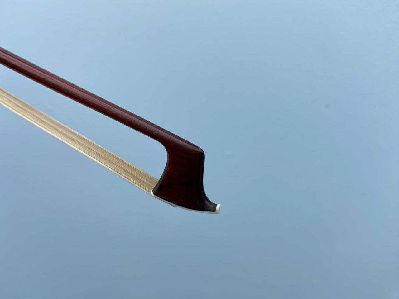 Carved head of the Knopf violin bow